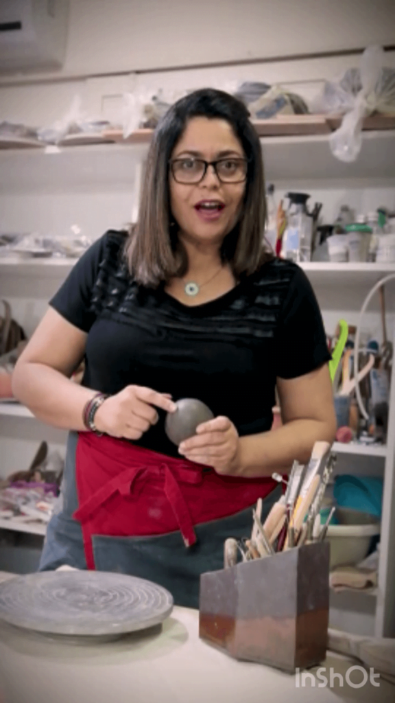Como adicionar um pé na peça (pinch pot) com Acácia Azevedo